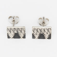 Load image into Gallery viewer, Alhambra earrings.
