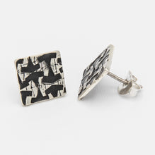 Load image into Gallery viewer, Alhambra earrings.
